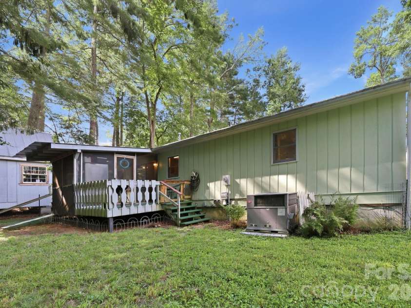 473 King William Road, Hendersonville, NC 28739.  MLS# CAR4396182, YatesRealty ID 43812. 