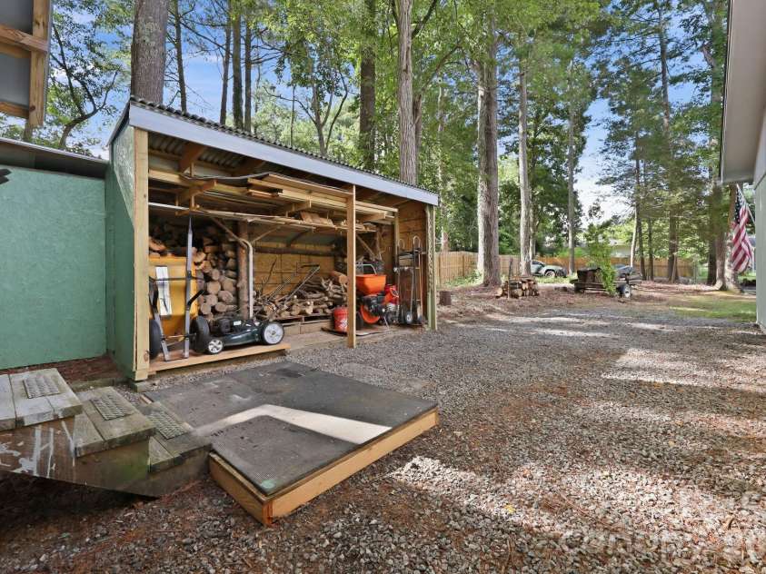 473 King William Road, Hendersonville, NC 28739.  MLS# CAR4396182, YatesRealty ID 43812. 