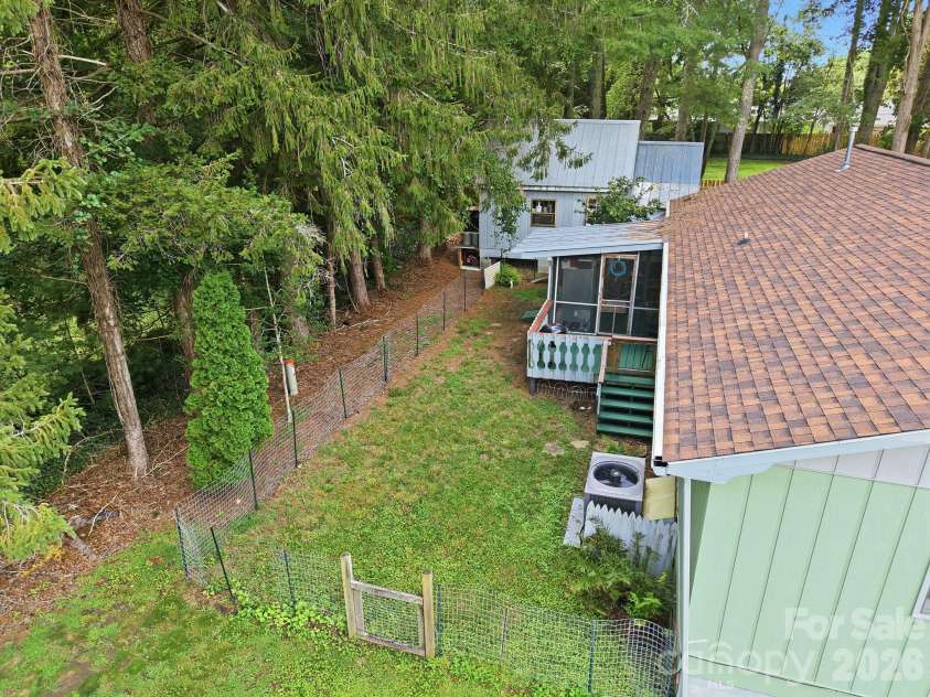 473 King William Road, Hendersonville, NC 28739.  MLS# CAR4396182, YatesRealty ID 43812. 