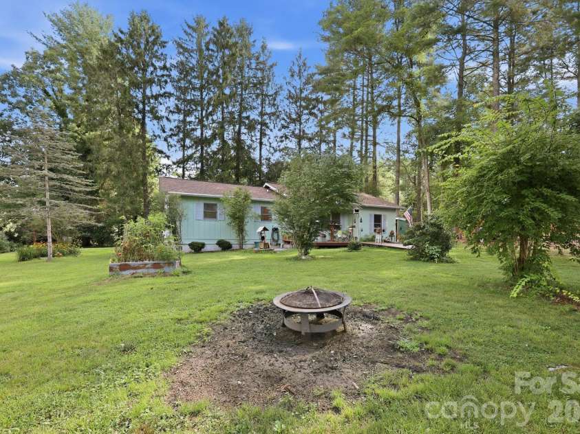 473 King William Road, Hendersonville, NC 28739.  MLS# CAR4396182, YatesRealty ID 43812. 