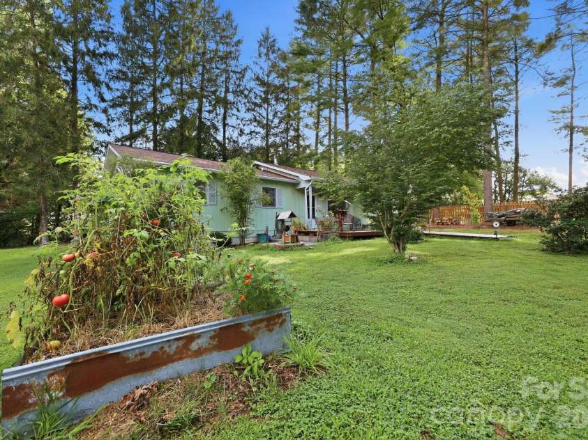 473 King William Road, Hendersonville, NC 28739.  MLS# CAR4396182, YatesRealty ID 43812. 