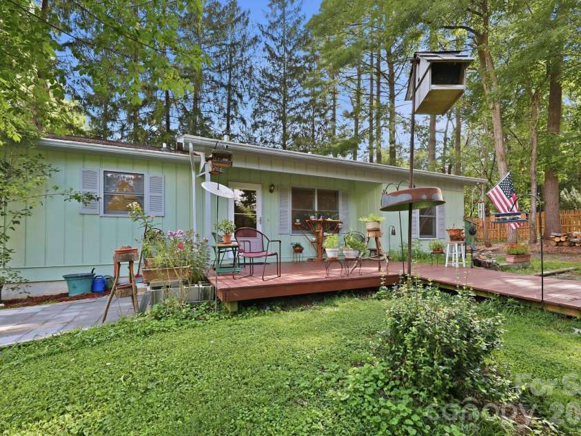 473 King William Road, Hendersonville, NC 28739.  MLS# CAR4396182, YatesRealty ID 43812. 