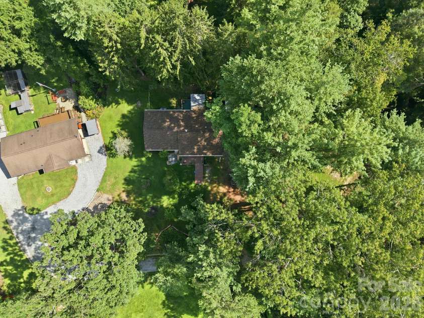 473 King William Road, Hendersonville, NC 28739.  MLS# CAR4396182, YatesRealty ID 43812. 