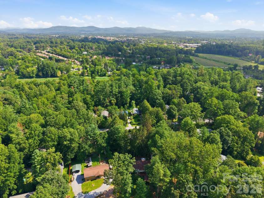 473 King William Road, Hendersonville, NC 28739.  MLS# CAR4396182, YatesRealty ID 43812. 