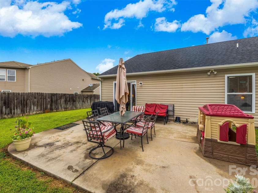 5022 Meanna Drive, Clover, SC 29710.  MLS# CAR4407232, YatesRealty ID 43813. 