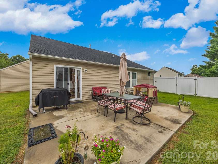 5022 Meanna Drive, Clover, SC 29710.  MLS# CAR4407232, YatesRealty ID 43813. 