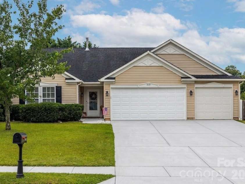 5022 Meanna Drive, Clover, SC 29710.  MLS# CAR4407232, YatesRealty ID 43813. 