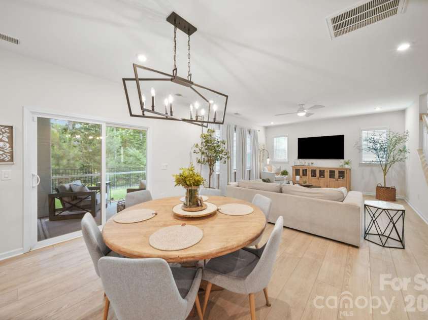 8114 Franklin Trail Street, Charlotte, NC 28227.  MLS# CAR4412837, YatesRealty ID 43815. Dining Area