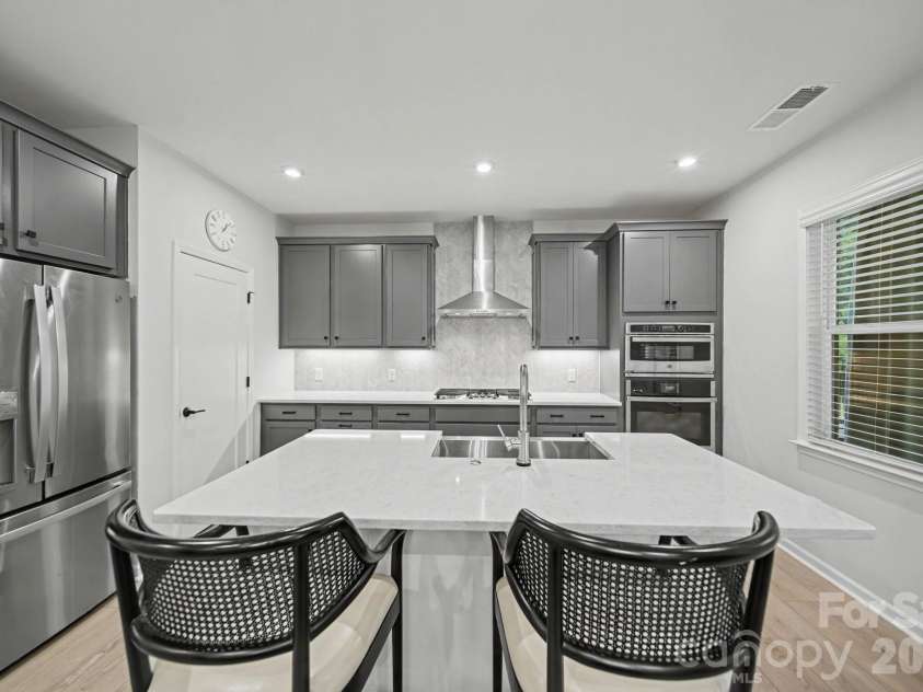 8114 Franklin Trail Street, Charlotte, NC 28227.  MLS# CAR4412837, YatesRealty ID 43815. Kitchen