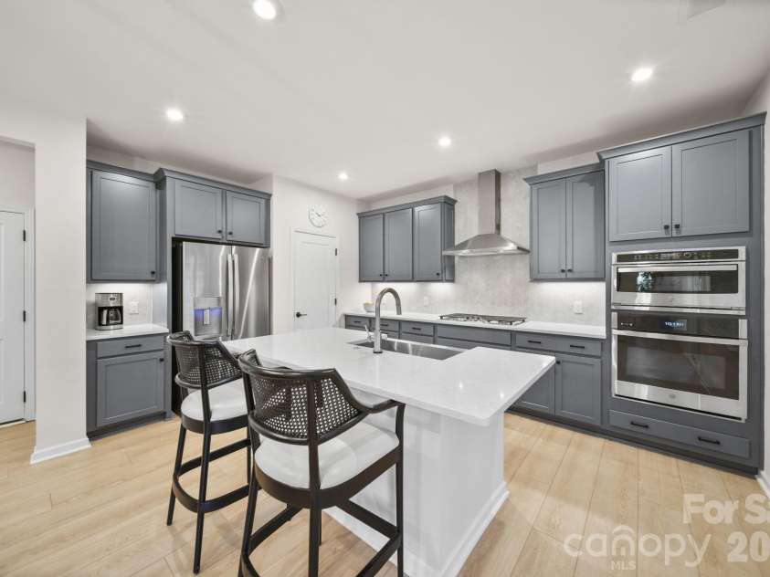 8114 Franklin Trail Street, Charlotte, NC 28227.  MLS# CAR4412837, YatesRealty ID 43815. Kitchen