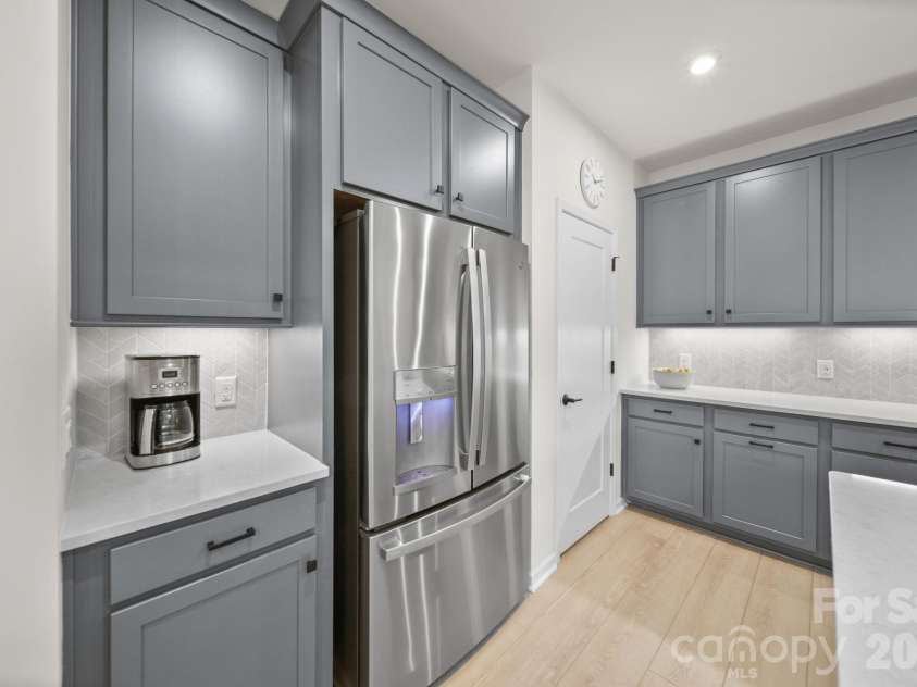 8114 Franklin Trail Street, Charlotte, NC 28227.  MLS# CAR4412837, YatesRealty ID 43815. Kitchen