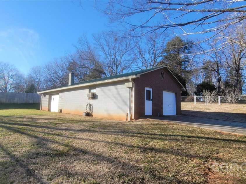 5527 Dallas High Shoals Hwy Highway, Dallas, NC 28034.  MLS# CAR4218491, YatesRealty ID 4382. 