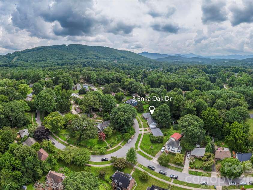 3 Enka Oak Street, Candler, NC 28715.  MLS# CAR4404679, YatesRealty ID 43820. 