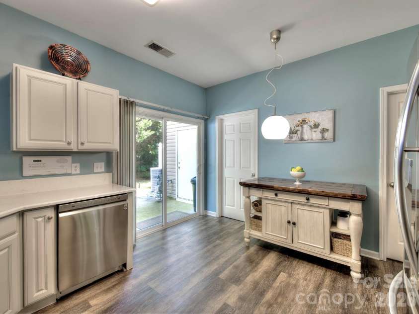 2963 Little Stream Court, Matthews, NC 28105.  MLS# CAR4413853, YatesRealty ID 43823. 