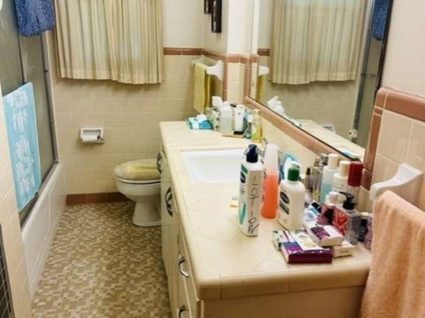 1424 Post Road, Shelby, NC 28150.  MLS# CAR4413772, YatesRealty ID 43824. Bathroom Full