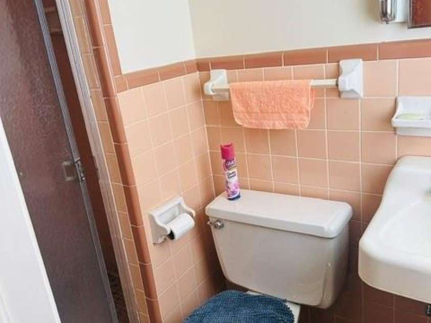 1424 Post Road, Shelby, NC 28150.  MLS# CAR4413772, YatesRealty ID 43824. Bathroom Full