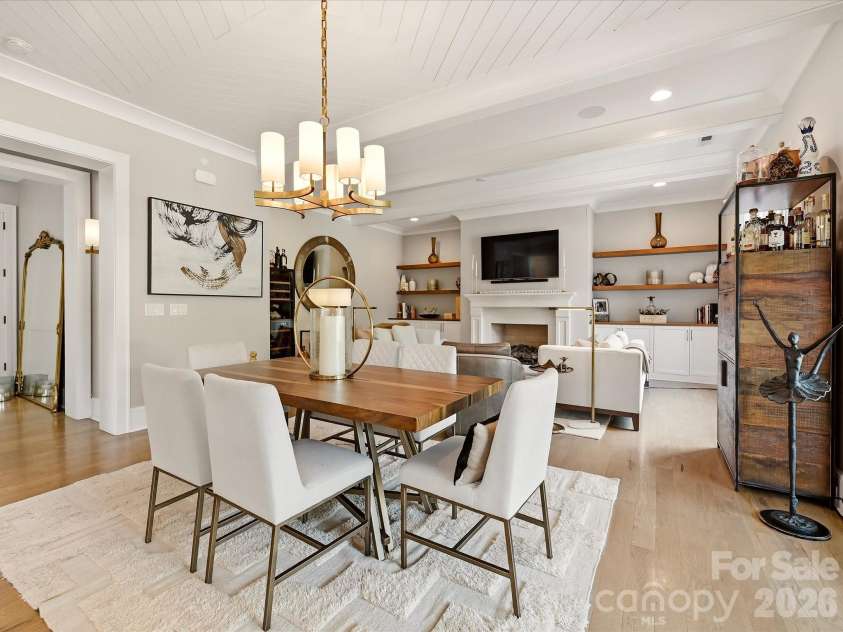 2820 Irby Drive, Charlotte, NC 28209.  MLS# CAR4413472, YatesRealty ID 43825. 