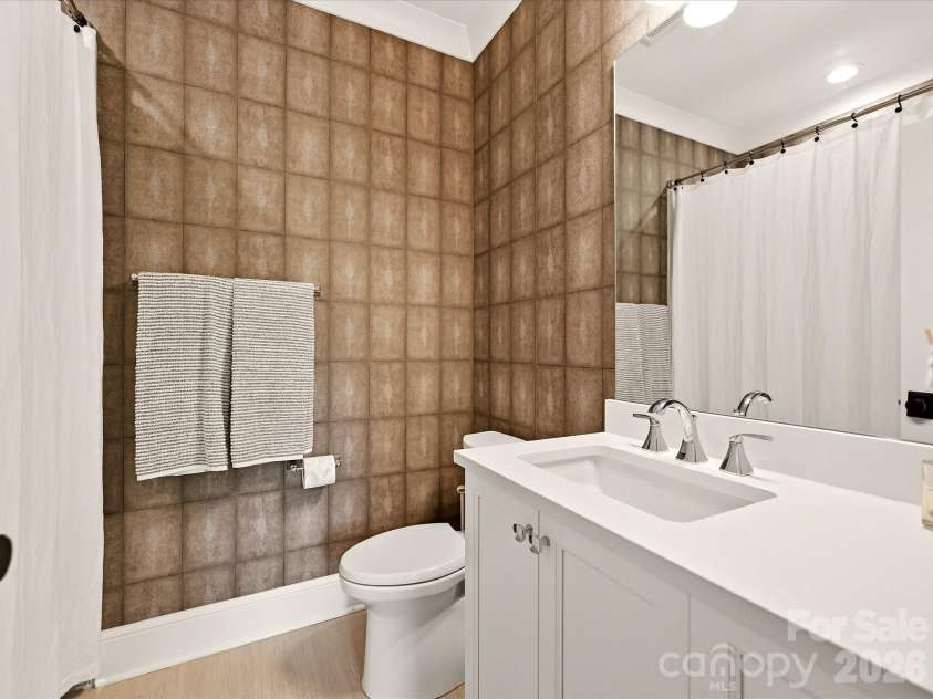 2820 Irby Drive, Charlotte, NC 28209.  MLS# CAR4413472, YatesRealty ID 43825. Bath 3