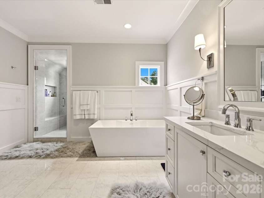2820 Irby Drive, Charlotte, NC 28209.  MLS# CAR4413472, YatesRealty ID 43825. Primary Bath