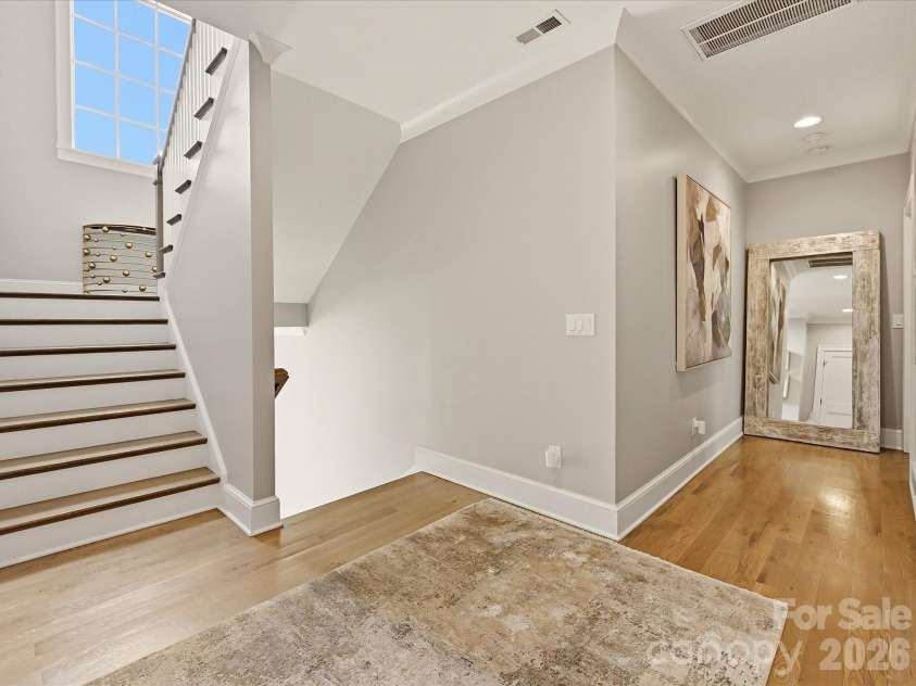 2820 Irby Drive, Charlotte, NC 28209.  MLS# CAR4413472, YatesRealty ID 43825. Upper Landing