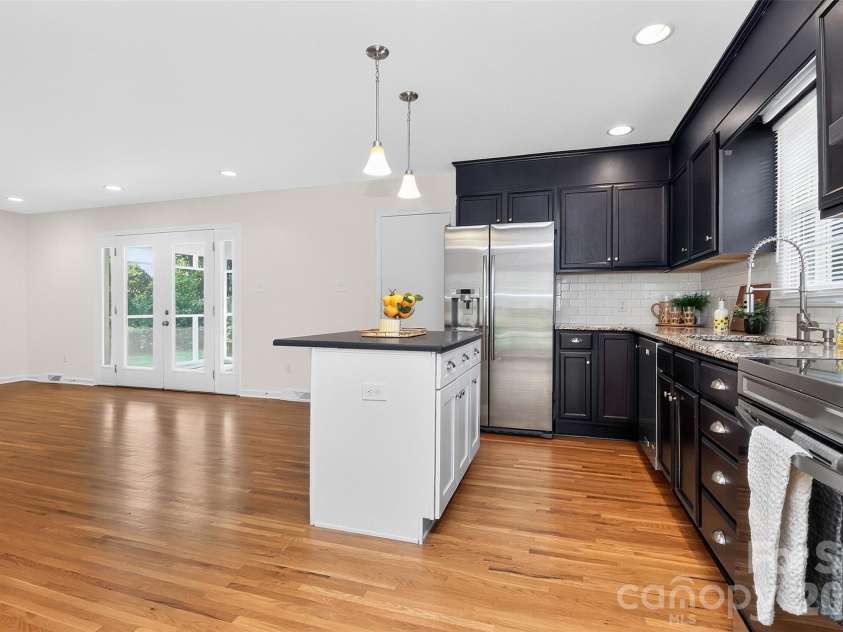 4726 Walden Court, Charlotte, NC 28210.  MLS# CAR4408855, YatesRealty ID 43826. 