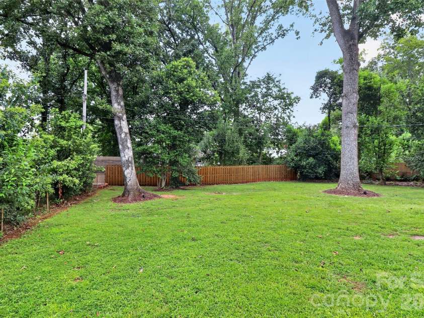 4726 Walden Court, Charlotte, NC 28210.  MLS# CAR4408855, YatesRealty ID 43826. Fenced backyard