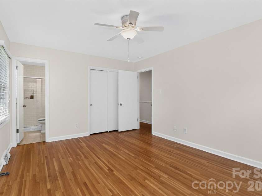 4726 Walden Court, Charlotte, NC 28210.  MLS# CAR4408855, YatesRealty ID 43826. Primary bedroom
