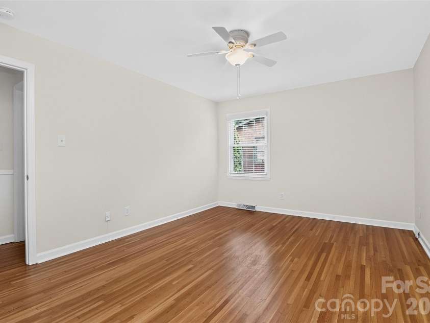 4726 Walden Court, Charlotte, NC 28210.  MLS# CAR4408855, YatesRealty ID 43826. Primary bedroom