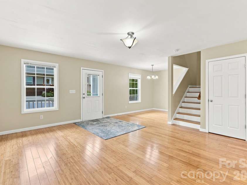32 Jeff Drive, Asheville, NC 28806.  MLS# CAR4414336, YatesRealty ID 43827. 