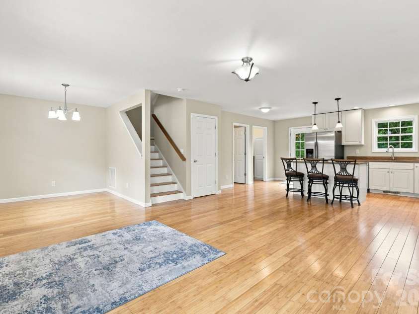 32 Jeff Drive, Asheville, NC 28806.  MLS# CAR4414336, YatesRealty ID 43827. 