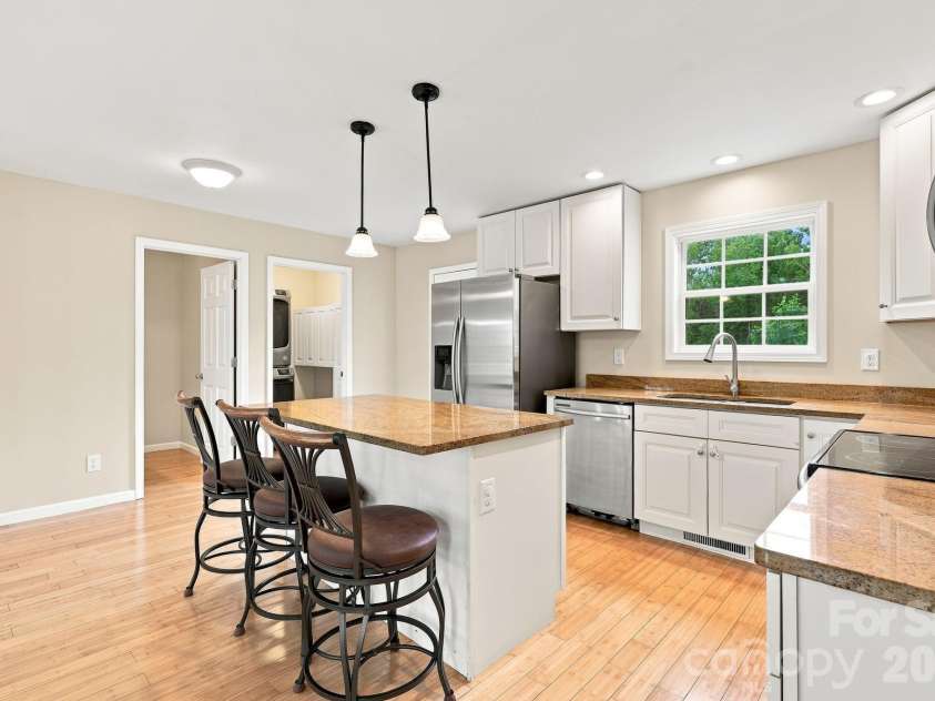 32 Jeff Drive, Asheville, NC 28806.  MLS# CAR4414336, YatesRealty ID 43827. 
