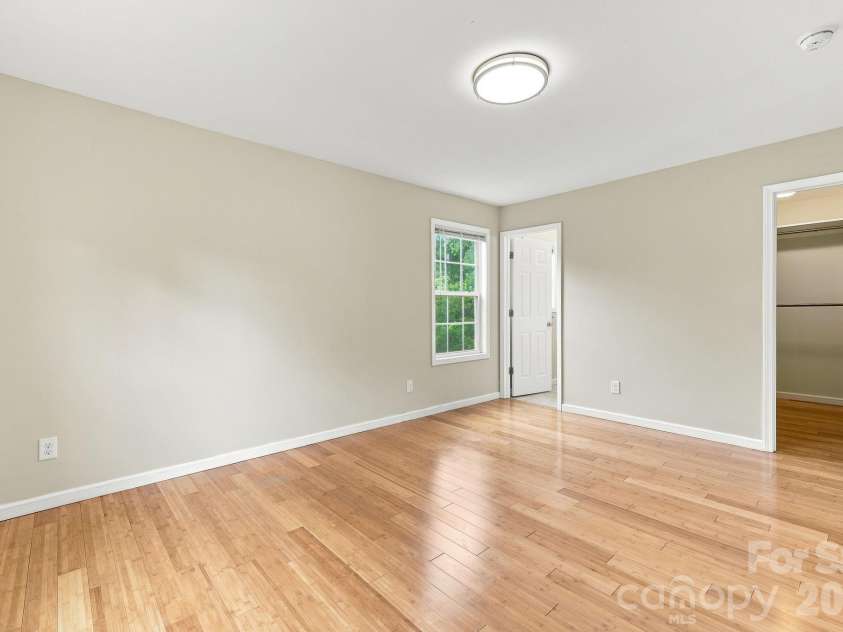 32 Jeff Drive, Asheville, NC 28806.  MLS# CAR4414336, YatesRealty ID 43827. 