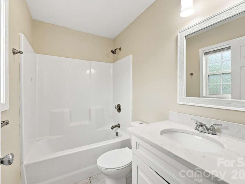 32 Jeff Drive, Asheville, NC 28806.  MLS# CAR4414336, YatesRealty ID 43827. 