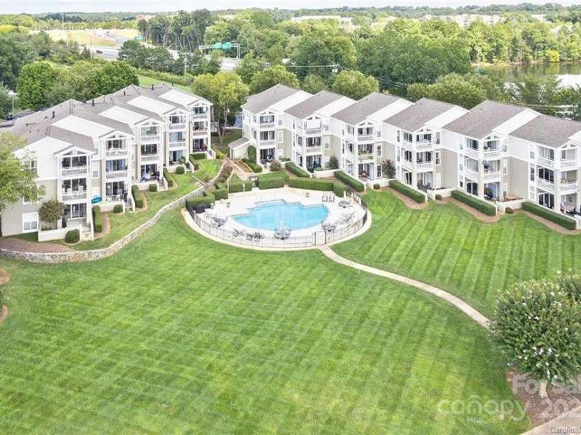1341 Torrence Circle, Davidson, NC 28036.  MLS# CAR4238137, YatesRealty ID 4383. Emerald Bay