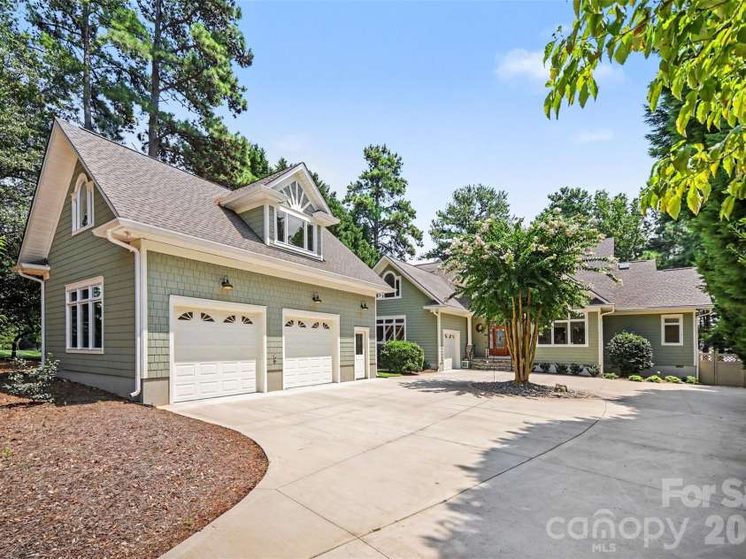 193 Washam Road, Mooresville, NC 28117.  MLS# CAR4407782, YatesRealty ID 43830. 