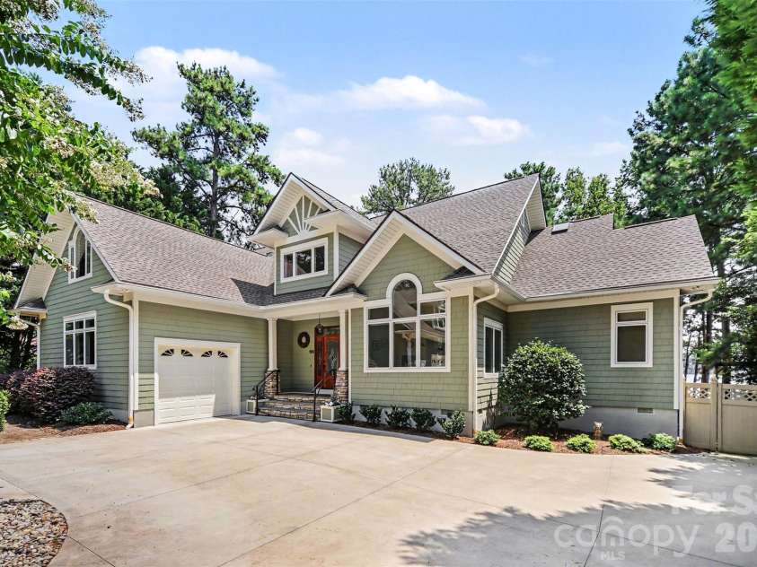 193 Washam Road, Mooresville, NC 28117.  MLS# CAR4407782, YatesRealty ID 43830. 