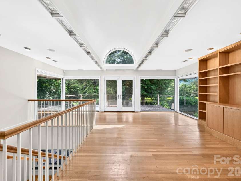159 Kimberly Avenue, Asheville, NC 28804.  MLS# CAR4347398, YatesRealty ID 43831. 