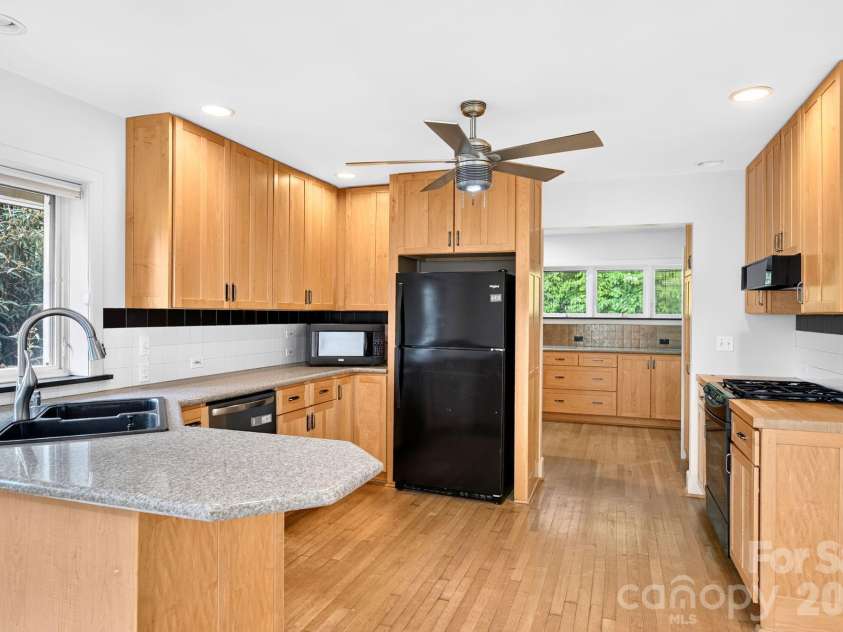 159 Kimberly Avenue, Asheville, NC 28804.  MLS# CAR4347398, YatesRealty ID 43831. 