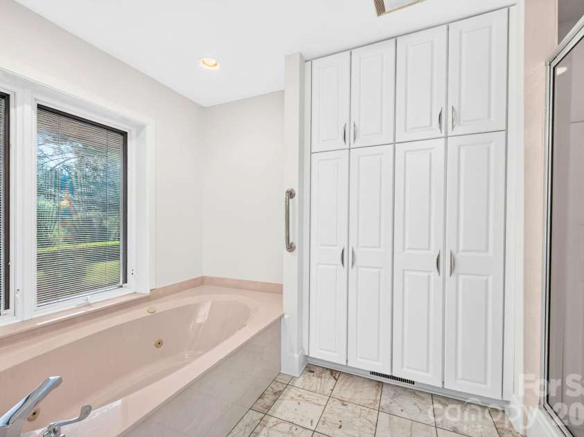 159 Kimberly Avenue, Asheville, NC 28804.  MLS# CAR4347398, YatesRealty ID 43831. 