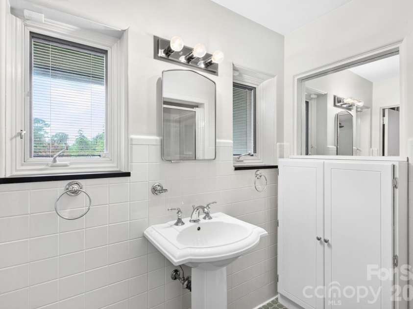 159 Kimberly Avenue, Asheville, NC 28804.  MLS# CAR4347398, YatesRealty ID 43831. 