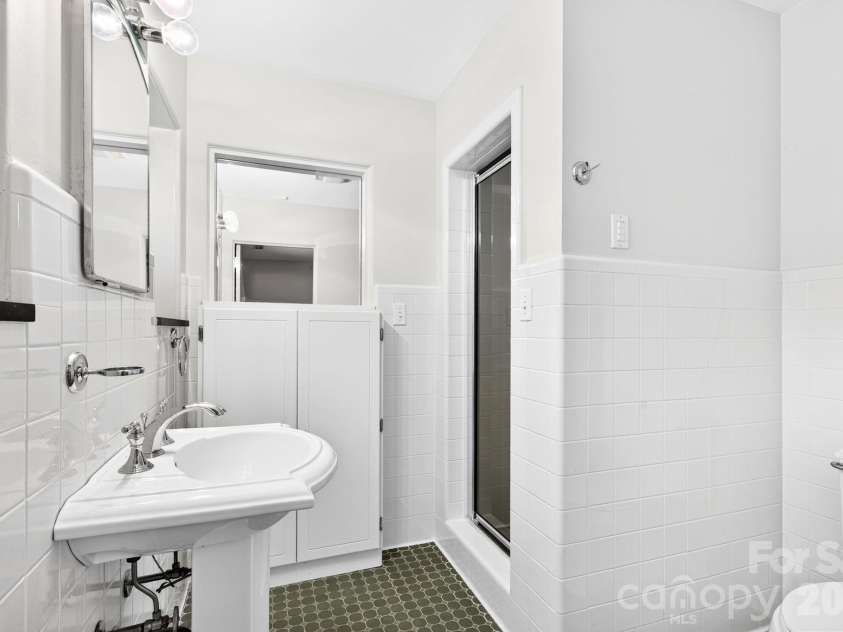 159 Kimberly Avenue, Asheville, NC 28804.  MLS# CAR4347398, YatesRealty ID 43831. 