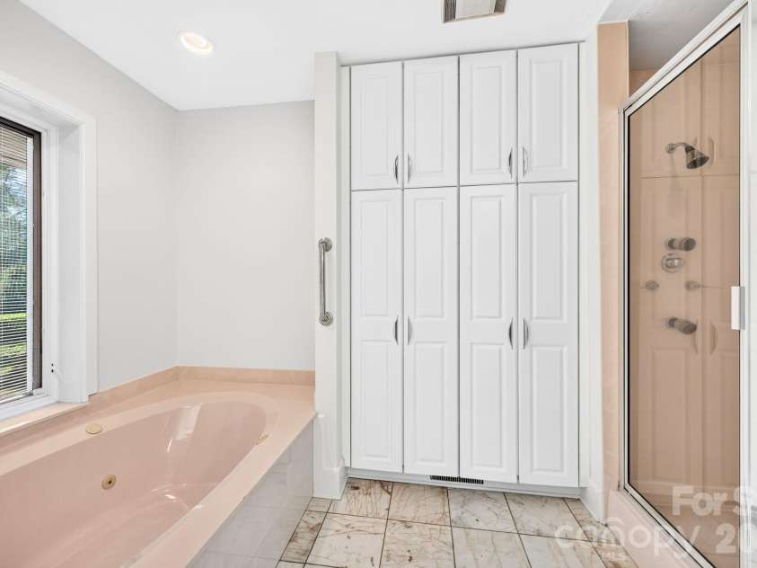 159 Kimberly Avenue, Asheville, NC 28804.  MLS# CAR4347398, YatesRealty ID 43831. 