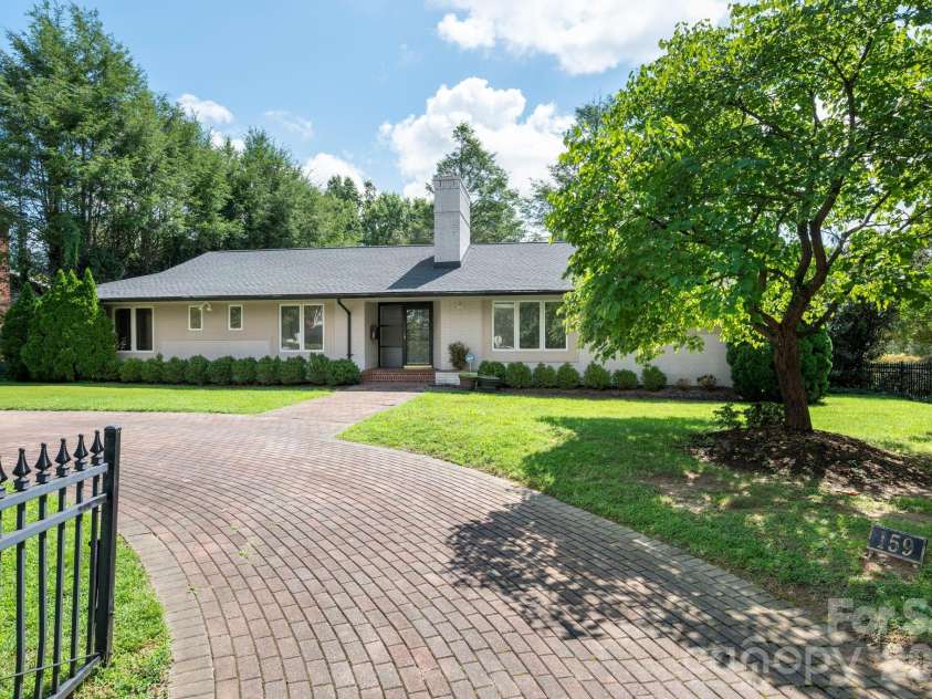159 Kimberly Avenue, Asheville, NC 28804.  MLS# CAR4347398, YatesRealty ID 43831. 