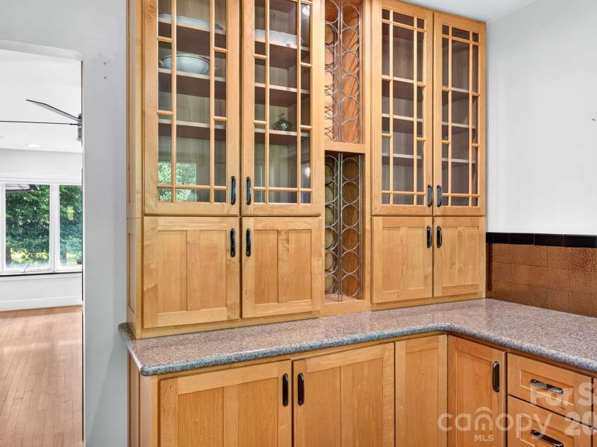 159 Kimberly Avenue, Asheville, NC 28804.  MLS# CAR4347398, YatesRealty ID 43831. 