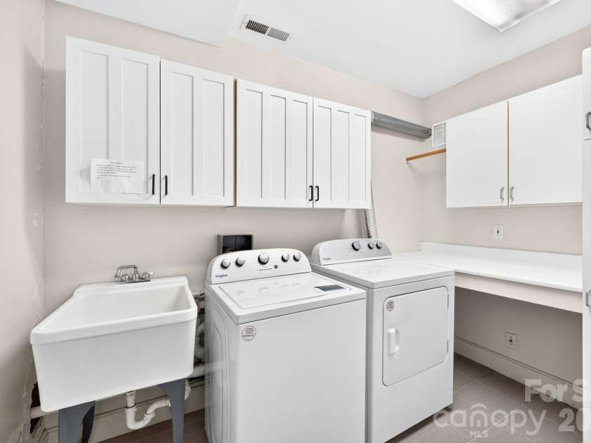 159 Kimberly Avenue, Asheville, NC 28804.  MLS# CAR4347398, YatesRealty ID 43831. 