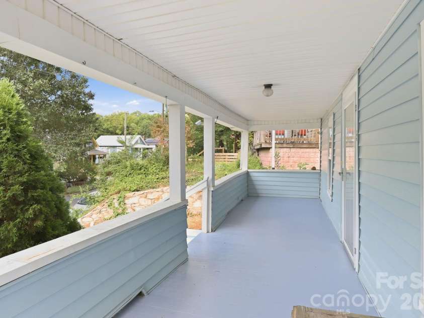 67 Montana Avenue, Asheville, NC 28806.  MLS# CAR4407271, YatesRealty ID 43832. 
