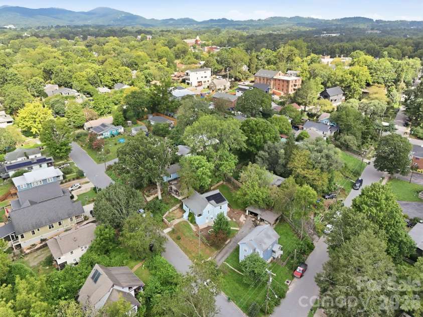 67 Montana Avenue, Asheville, NC 28806.  MLS# CAR4407271, YatesRealty ID 43832. 