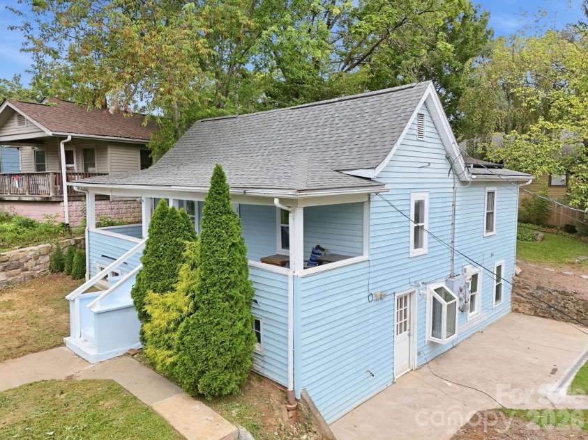 67 Montana Avenue, Asheville, NC 28806.  MLS# CAR4407271, YatesRealty ID 43832. 