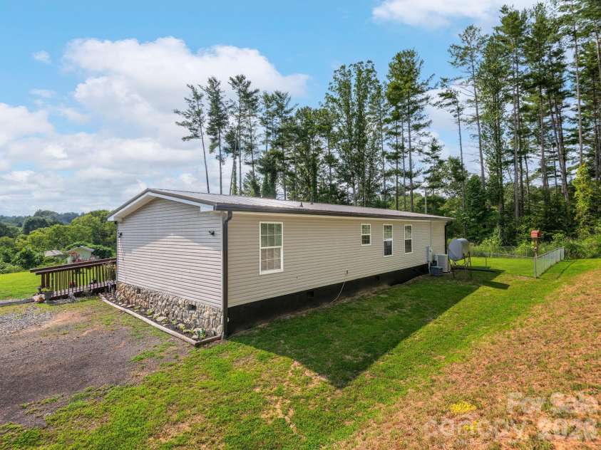 380 Green Acres Drive, Weaverville, NC 28787.  MLS# CAR4412728, YatesRealty ID 43835. 
