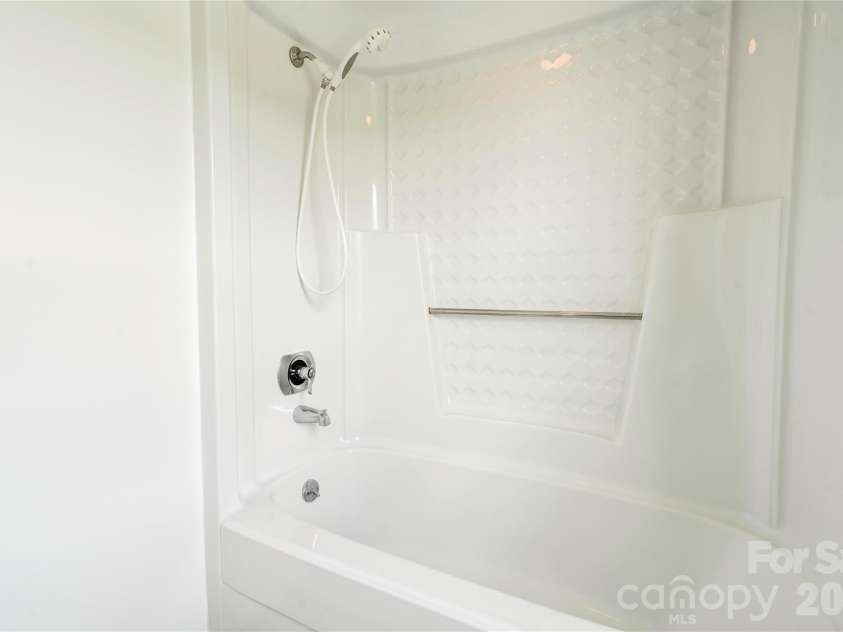144 Oak Point Drive, Cherryville, NC 28021.  MLS# CAR4412077, YatesRealty ID 43836. Bathroom 2